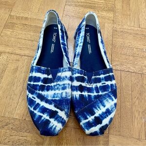 TOMS Blue Tie-Dye Canvas Slip-On Shoes